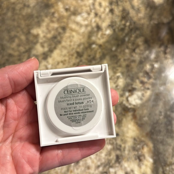 Clinique “iced lotus” blush - Picture 5 of 5